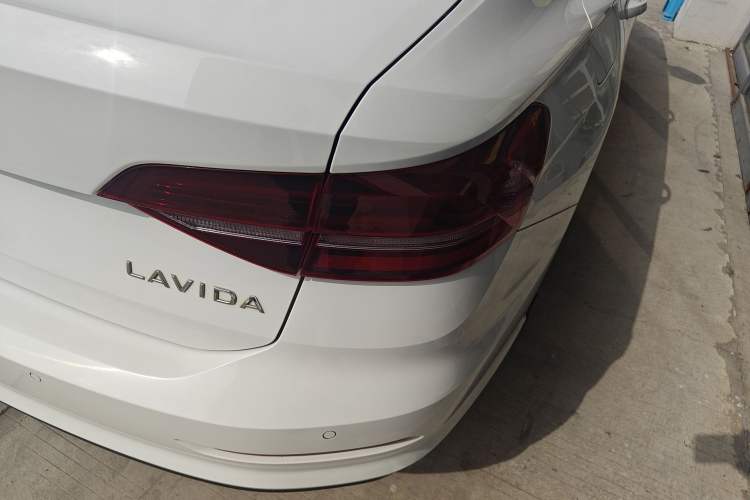 Used Volkswagen Lavida 2022 1.5L Automatic Fashion Edition Exterior 3