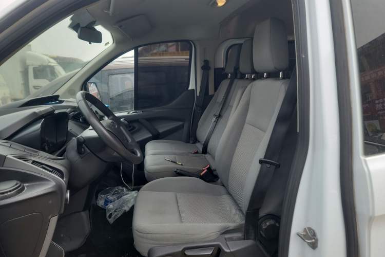 Used Ford Transit 2019 2.0T Diesel Multi-Purpose Commercial Vehicle Short Wheelbase Mid-Roof Design 6-Seater China VI Standard