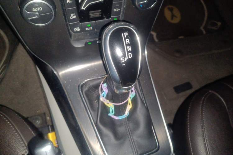 Used Volvo V40 2016 T4 Smart Luxury Edition