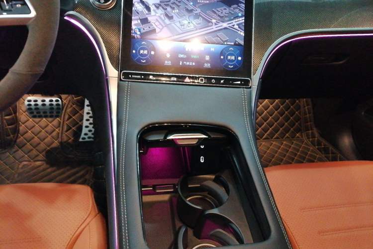 Used Mercedes-Benz GLC 2023 Facelift GLC 260 L 4MATIC Dynamic Version 5 Seats Gear Lever