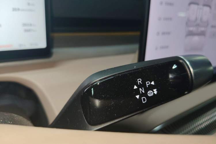 Used XPeng X9 2024 610 Long-Range Pro Gear Lever