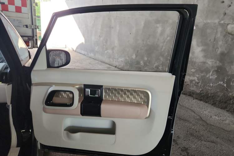 Used Baojun KiWi EV 2021 Artist Model Lithium Iron Phosphate