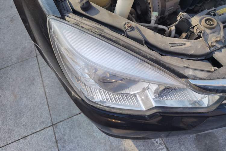 Used Soueast V3 Lingyue 2011 Revised Version 1.5L Manual – Style Edition
