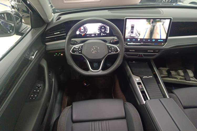 Used Volkswagen Magotan 2024 300TSI DSG Prestige Edition—A Real Eye-Catcher Steering Wheel