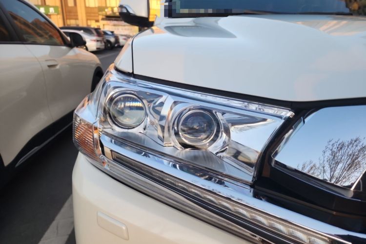 Used Toyota Land Cruiser  Right Front Headlight