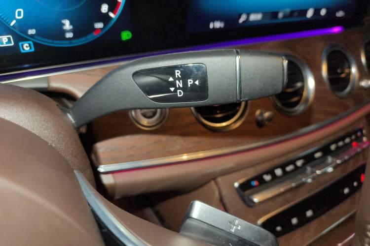 Used Mercedes-Benz E-Class 2022 Updated E 300 L Stylish Edition Gear Lever