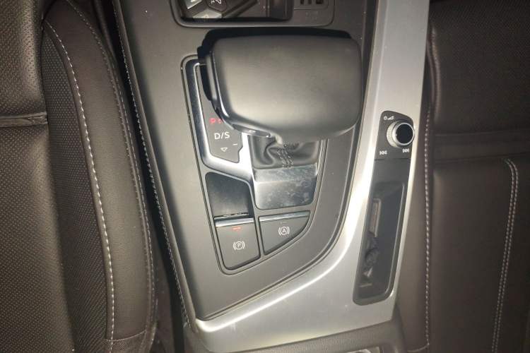 Used Audi A4L 2022 40 TFSI Luxury Dynamic Model