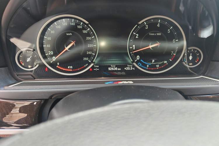 Used BMW 5 Series 2014 530Li Leading Model Odometer Close Up