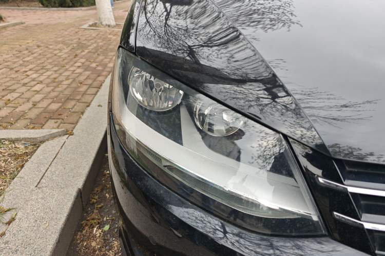 Used Volkswagen Sharan 2013 1.8TSI Standard Model Euro IV Right Front Headlight