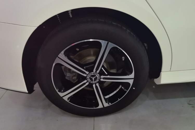 Used Mercedes-Benz A-Class 2024 A 200 L Fashion Model Right Rear Wheel Hub