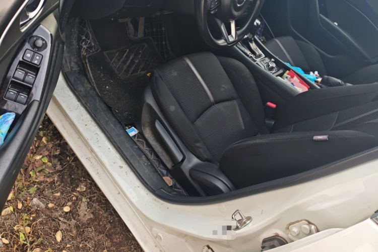 Used Mazda 3 Axela 2017 Sedan 1.5L Automatic Luxury Model Emission Standard China V Driver Seat