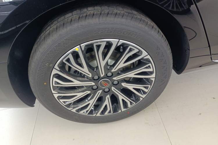 Used Hongqi H5 2025 2.0T Automatic Flag Edition – 500 000 Units Commemorative Version