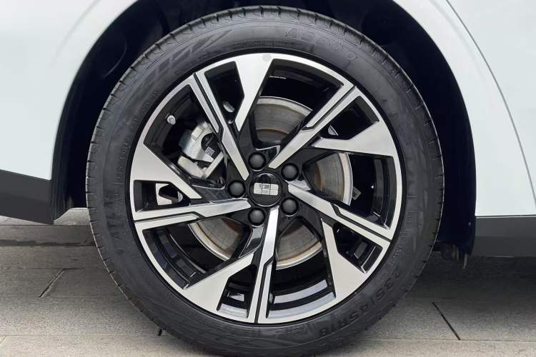 Used Geely Galaxy L6 2023 125km Starship