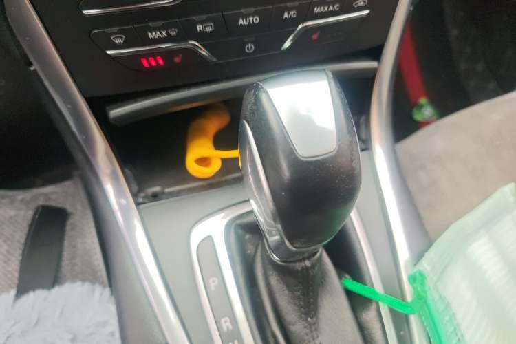 Used Ford Edge 2018 EcoBoost 245 Two-Wheel-Drive Titanium 7-Seater China V Standard Gear Lever