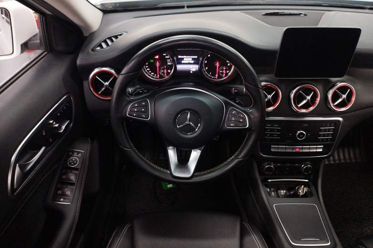 Used Mercedes-Benz GLA 2018 GLA 200 Fashion Model Steering Wheel
