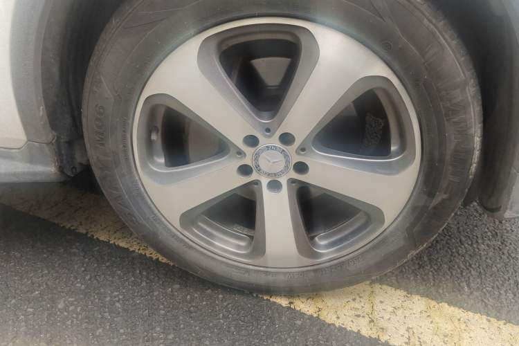 Used Mercedes-Benz GLC 2017 GLC 260 4MATIC Luxury Model Right Front Wheel Hub