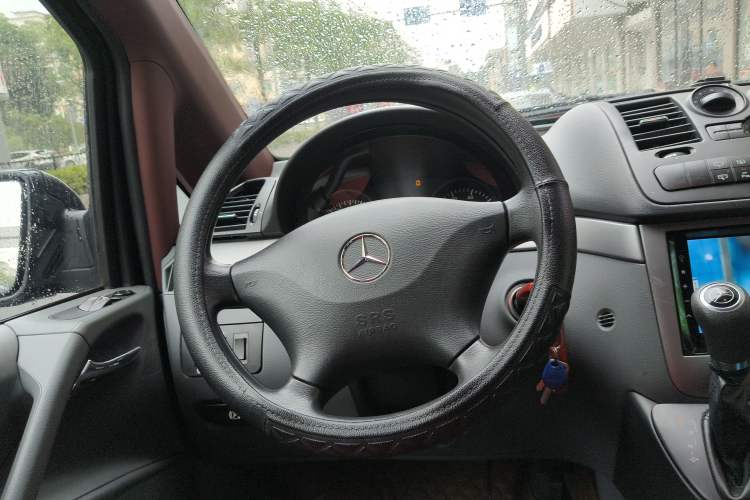 Used Mercedes-Benz Vito 2011 2.5L 7-seater executive version Steering Wheel