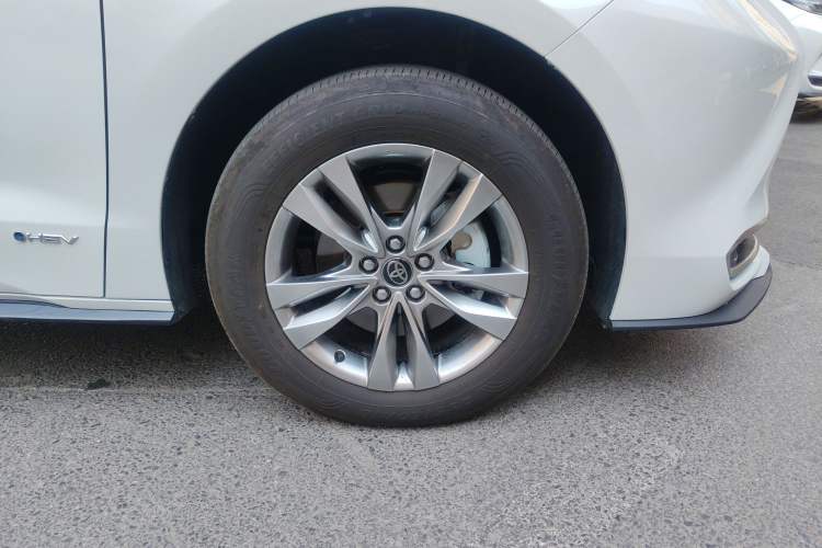 Used Toyota SIENNA 2024 2.5L Hybrid Four-Wheel Drive Prestige Edition