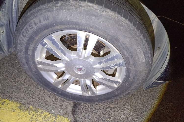 Used Cadillac SRX 2013 3.0L Elite Model Right Front Wheel Hub