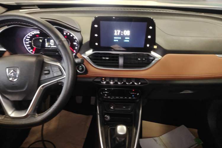 Used Baojun 510 2017 1.5L Manual Luxury Model Audio And AC Panel