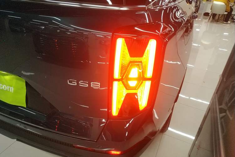 Used GAC Trumpchi GS8 2022 Flagship Series 2.0 TGDI Two-Wheel-Drive Prestige Edition (6-seater) Right Rear Taillight