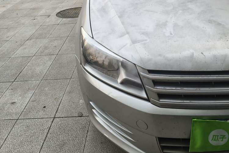 Used Volkswagen Santana 2013 1.6L Automatic Fashion Edition Right Front Headlight