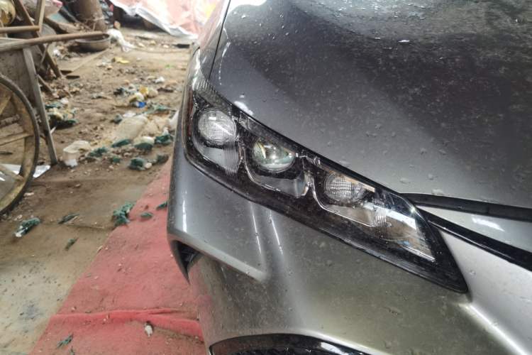 Used Toyota Avalon 2019 Dual-Engine 2.5L XLE Prestige Version China VI Standard
