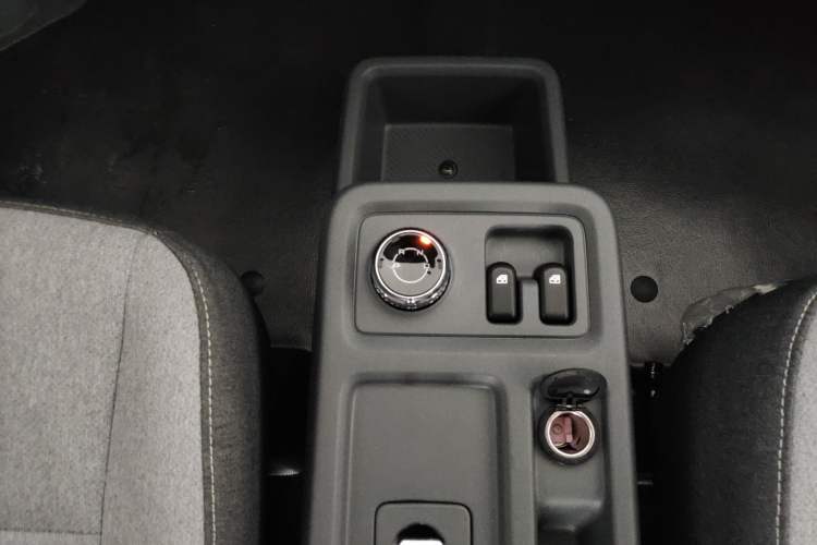 Used Wuling Yangguang 2025 Model 400km Bus Edition—Comfort Edition