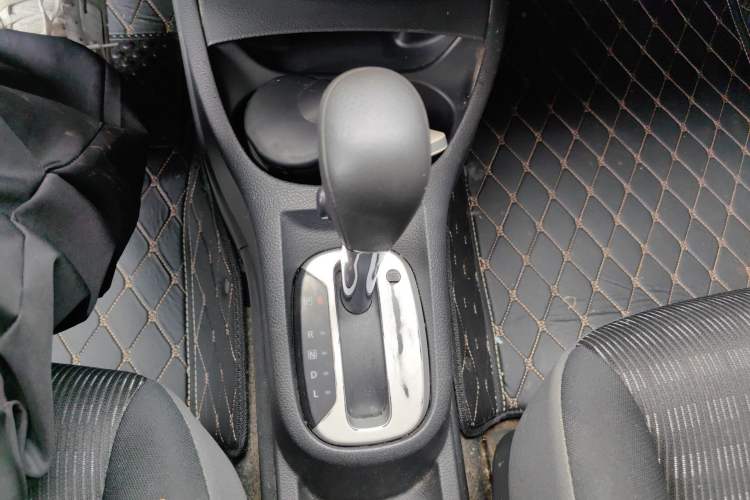 Used Nissan Livina 2013 Jinrui 1.6XL CVT Comfort Edition Gear Lever