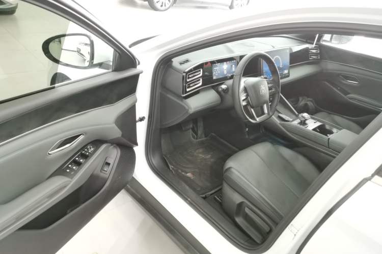 Used BYD Qin L 2025 DM-i Smart Drive 80KM Leading Model