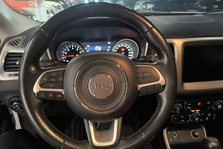 Used Jeep Compass 2017 200T Automatic Family Edition Steering Wheel