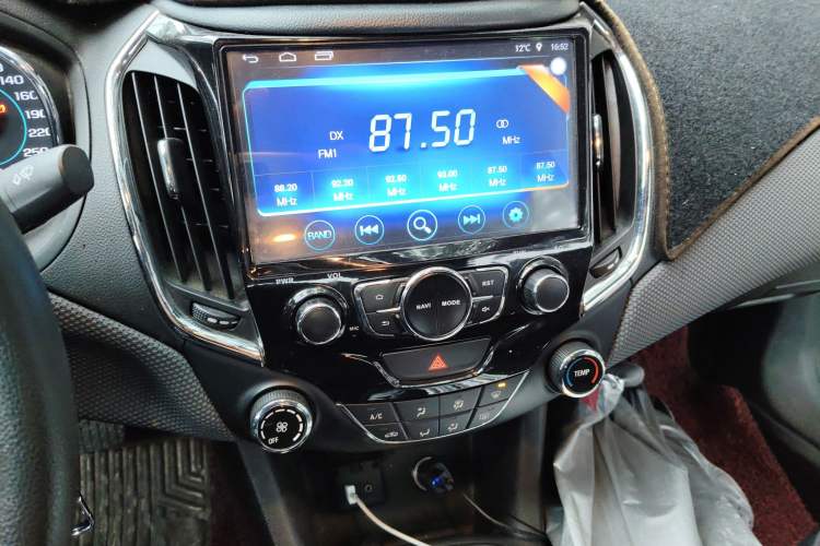 Used Chevrolet Cruze 2017 1.5L Automatic Pioneer Sunroof Edition
