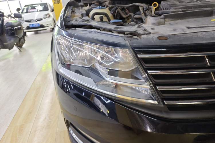 Used Volkswagen Lavida 2017 230TSI DSG Comfort Edition Right Front Headlight