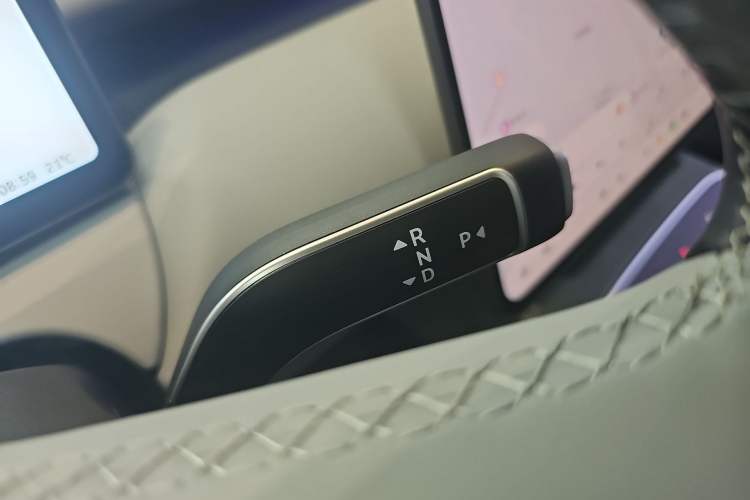 Used Nio ET5T 2025 75 kWh Touring Gear Lever