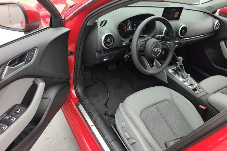 Used Audi A3 2020 Sportback 35 TFSI Fashion Edition China VI Emission Standard Driver Seat