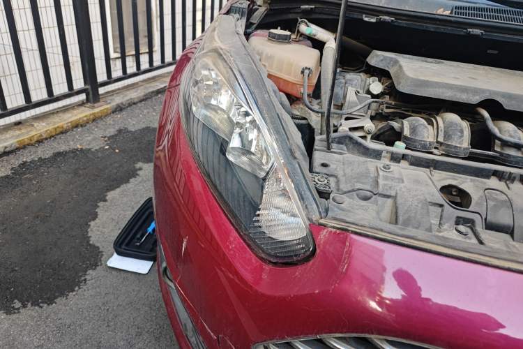 Used Ford Fiesta 2013 Hatchback 1.5L Automatic Fashion Edition Right Front Headlight