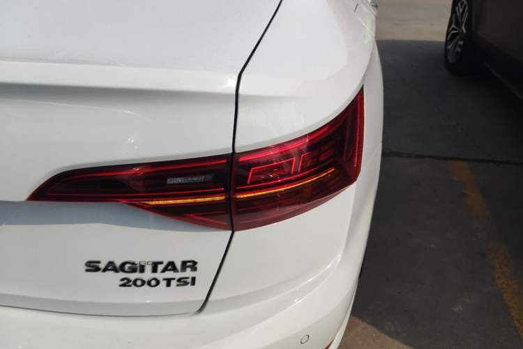 Used Volkswagen Sagitar 2020 200TSI DSG Comfort Version China VI Standard Exterior 3