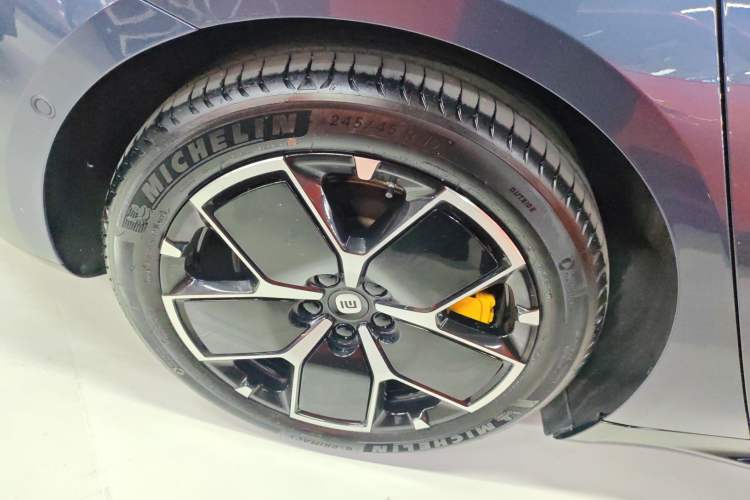 Used Xiaomi Auto SU7 2024 Four-Wheel Drive Ultra-Long Range Advanced Intelligent Driving Max Edition
