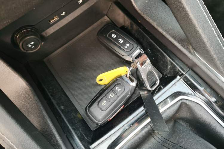 Used JMC Yuhu 9 2019 2.0T Manual Gasoline 4x4 Comfort Edition
