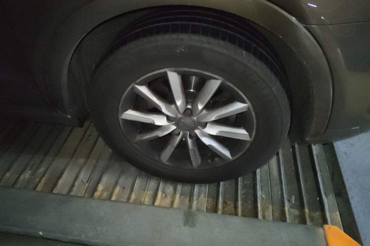 Used Audi Q3 2012 35 TFSI quattro Comfort Model Right Front Wheel Hub