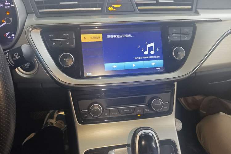 Used Geely Auto Emgrand GL 2017 1.3T DCT Elite Model Audio And AC Panel