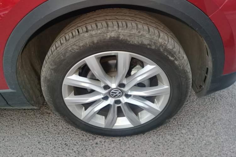 Used Volkswagen T-ROC 2018 280TSI DSG Two-Wheel Drive Advanced Version China V Emission Standard Right Front Wheel Hub