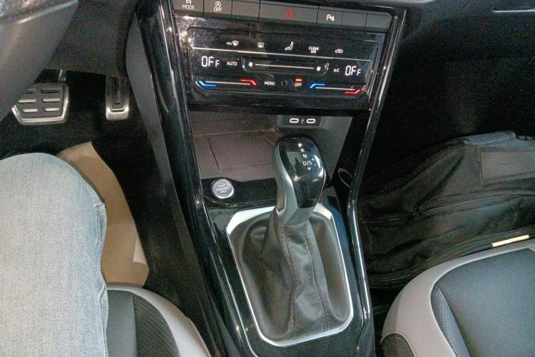 Used Volkswagen T-ROC 2023 300TSI DSG Two-Wheel-Drive Chen Guang Edition