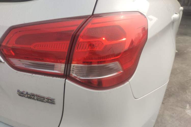 Used Haval H2 2018 Chuanxiang Edition 1.5T Manual Two-Wheel Drive Fashion Model China V Standard