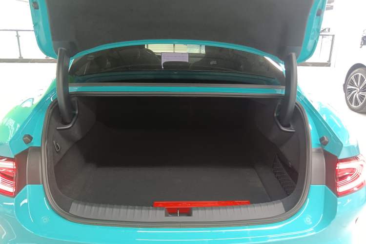 Used Xiaomi Auto SU7 2024 Rear-Drive Long-Range Intelligent Driving Version Trunk