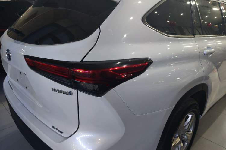 Used Toyota Highlander 2022 Dual-Engine 2.5L 4x4 Elite Edition 7-Seater
