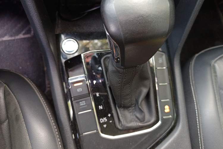 Used Volkswagen Tiguan L 2020 330TSI Automatic Two-Wheel Drive Panoramic Comfort Edition China VI Standard Gear Lever