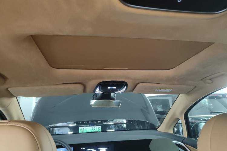 Used VOYAH Dream 2025 PHEV Four-Wheel Drive Excellence Kunpeng Edition