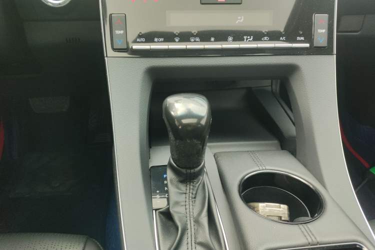 Used Toyota Avalon 2019 Dual-Engine 2.5L Luxury Edition China VI Standard
