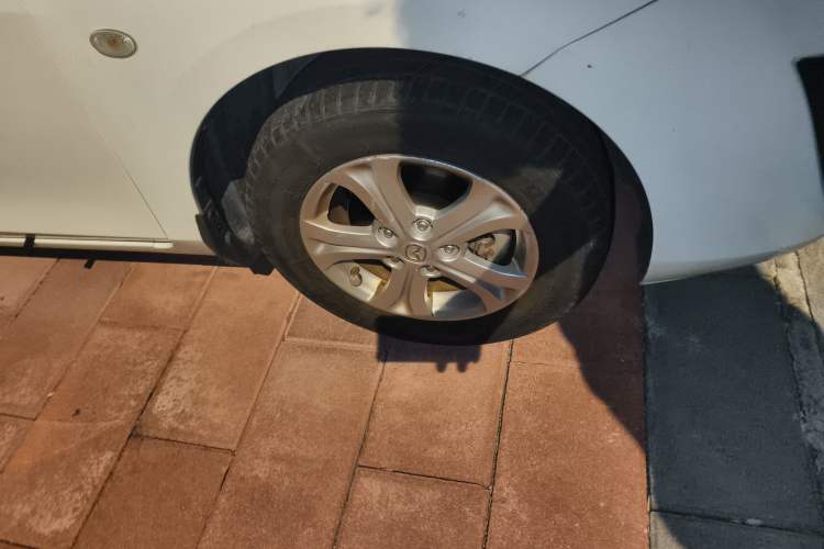 Used Mazda 3 2015 Sedan 1.6L Automatic Comfort Model Right Front Wheel Hub